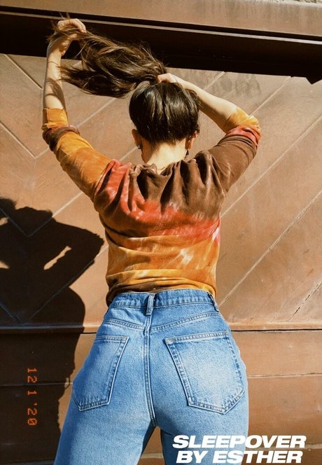 レズビアンマッサージオンリーファンズ アートヌード 写真