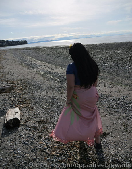 oppaifreebiewaifu ホットスター 写真