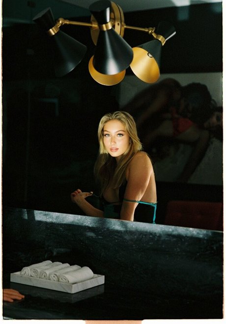 Helois Huthart ポルノスター 高品質 写真