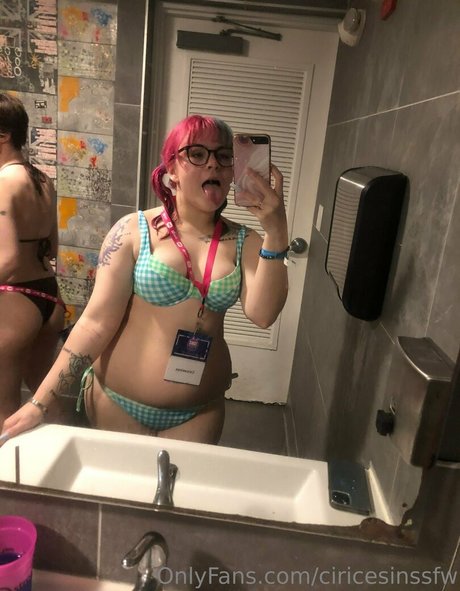 アナルコスプレオンリーファンズ エロチック 写真