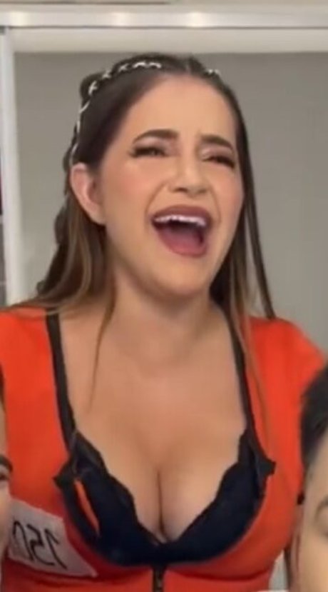 タトゥーを入れたニューハーフのオンリーファンズ えろ 写真