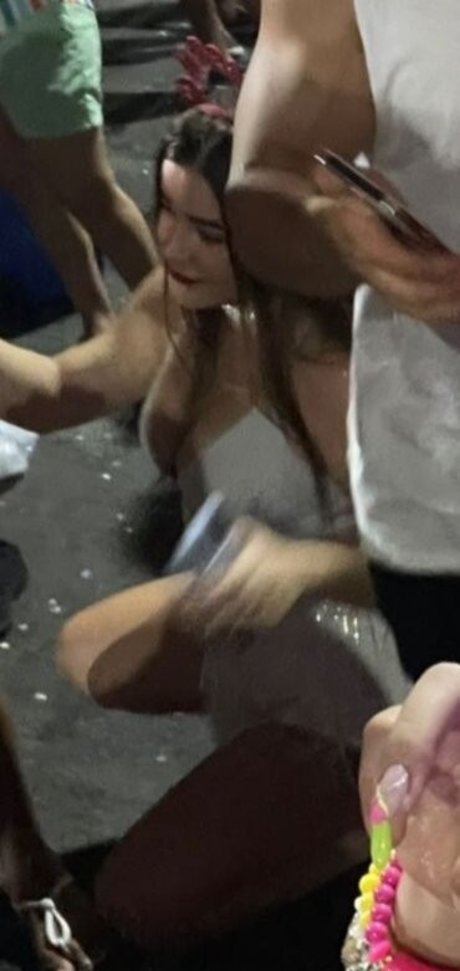 獣医オンリーファンズ アートヌード 写真