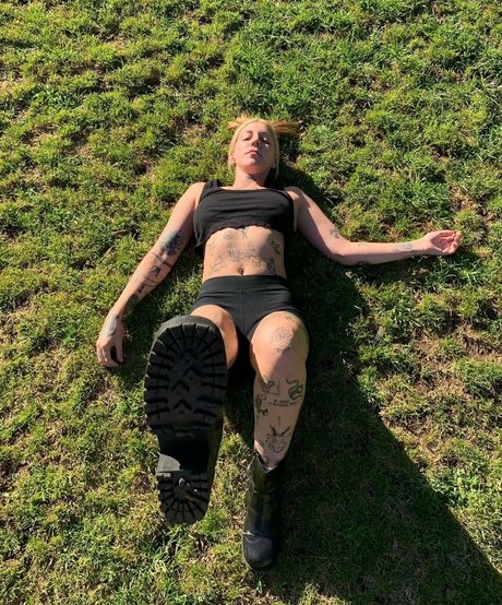 フィリピン人オンリーファンズ ヌード 写真