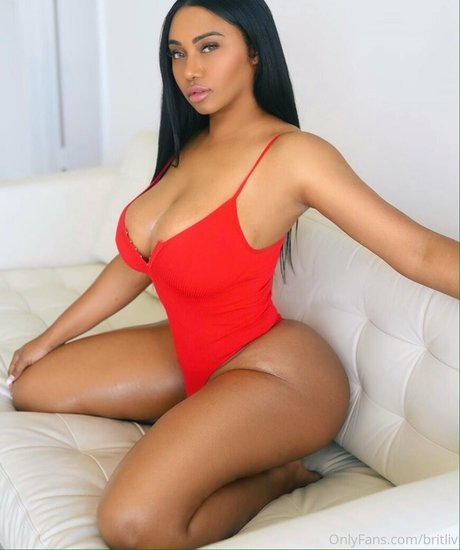 ビキニプリンセスオンリーファンズ エロ 写真