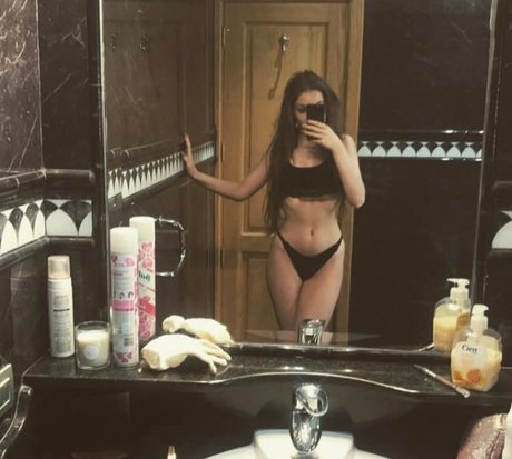 アナル乱交オンリーファンズ 無料エロ 写真