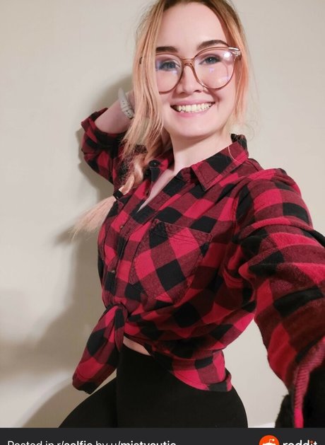 MistyCutie セクシーなスター ギャラリー