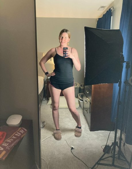 ぽっちゃりブロンドのオンリーファンズ アダルト無料 画像