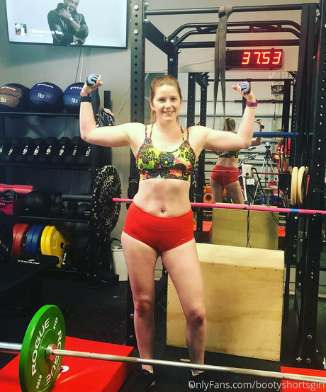 bootyshortsgirl ポルノスター 独占 写真