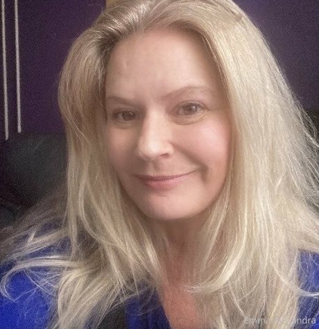 uniquilyyours ホット女優 画像