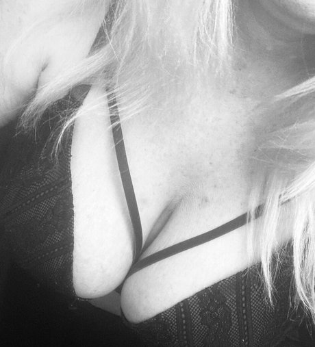 uniquilyyours ポルノスター アート 画像