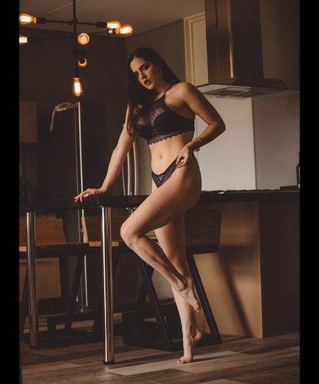 ぽっちゃりブロンドのオンリーファンズ ホットセックス 画像