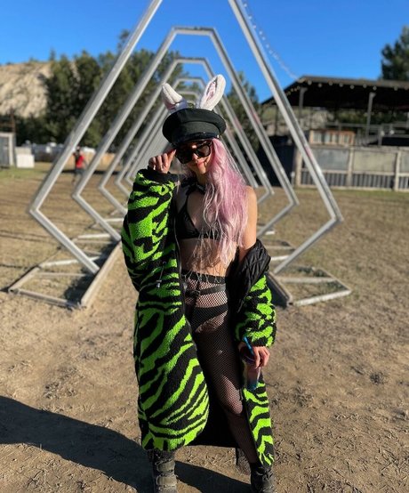 ティーンフィンガリングオンリーファンズ ポルノグラフィック 画像