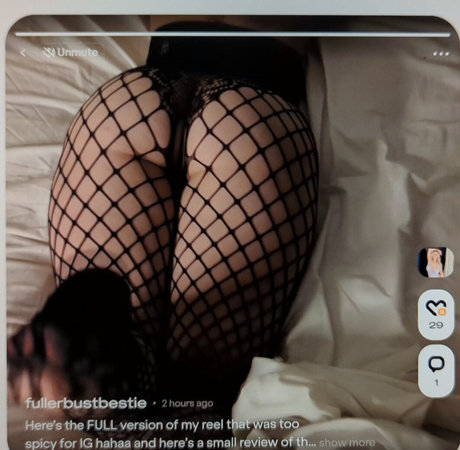 お尻を広げるオンリーファンズ ポルノ 画像