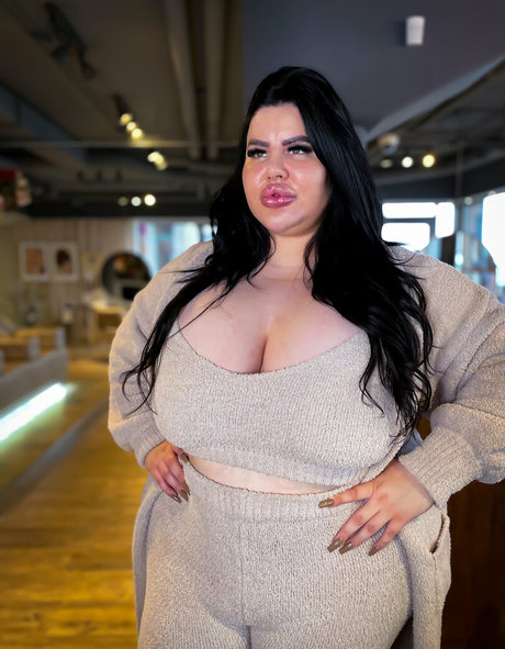 戦利品オンリーファンズ アートヌード 画像