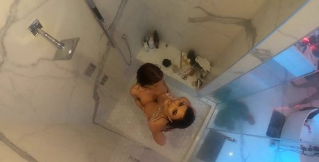 バン・オンリーファンズ 裸 写真