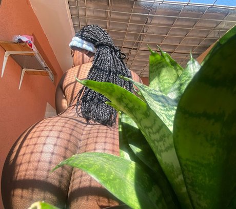 尖ったおっぱいオンリーファンズ セクシーヌード ギャラリー