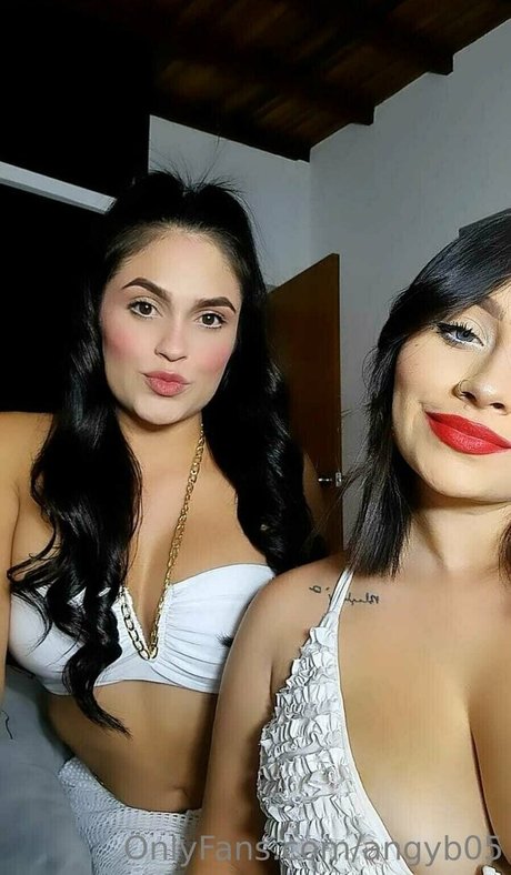 乳首 オンリーファンズ えろ 写真