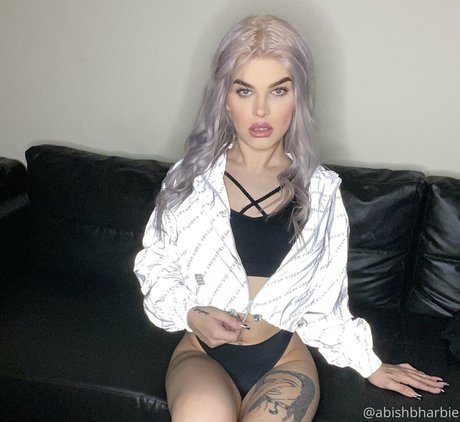 心理学者オンリーファンズ セクシー裸 画像