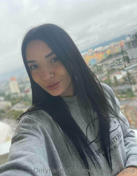 evelinaqueen ポルノスター HD 画像