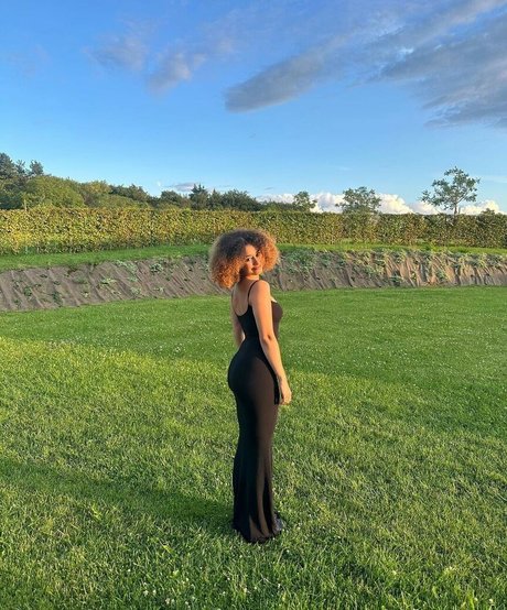 アナルオーガズム オンリーファンズ ポルノグラフィック 写真