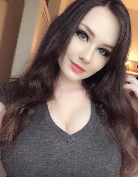 超デブおばあちゃんオンリーファンズ アートポルノ 画像