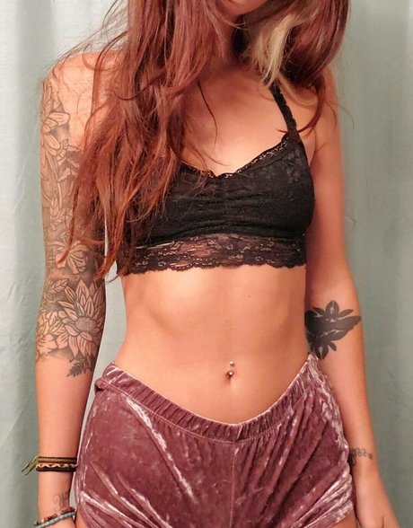 大きなプッシー唇オンリーファンズ セクシーヌード 画像