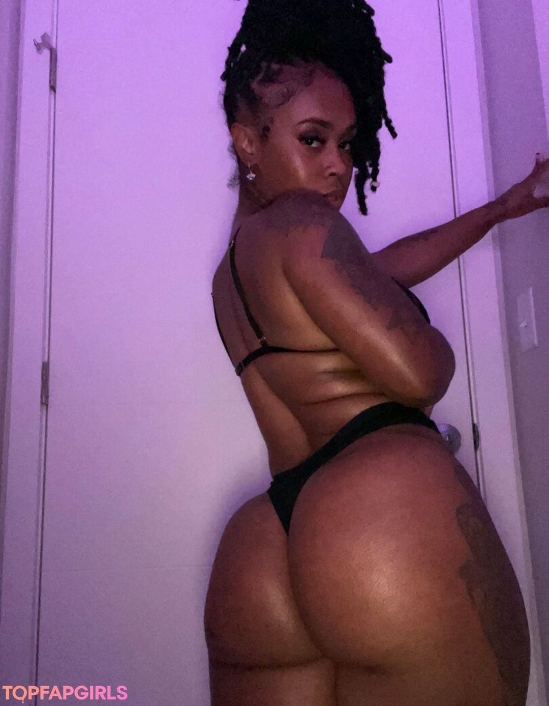 therealbombshell mint セクシー女優 画像