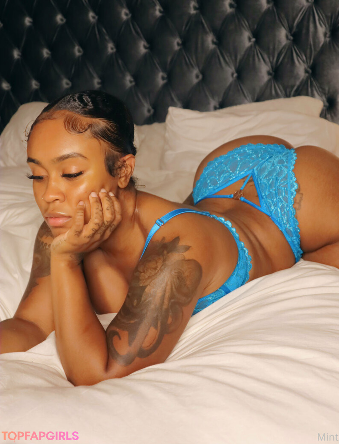 therealbombshell mint トップ女優 写真