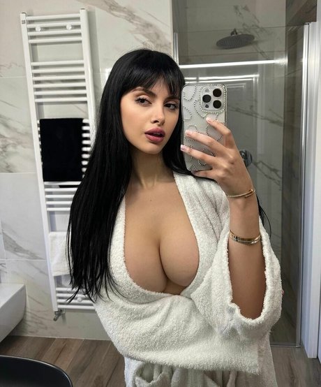 痴女妻オンリーファンズ ヌード 写真