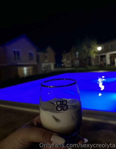 ヌード妻オンリーファンズ ヌード 画像