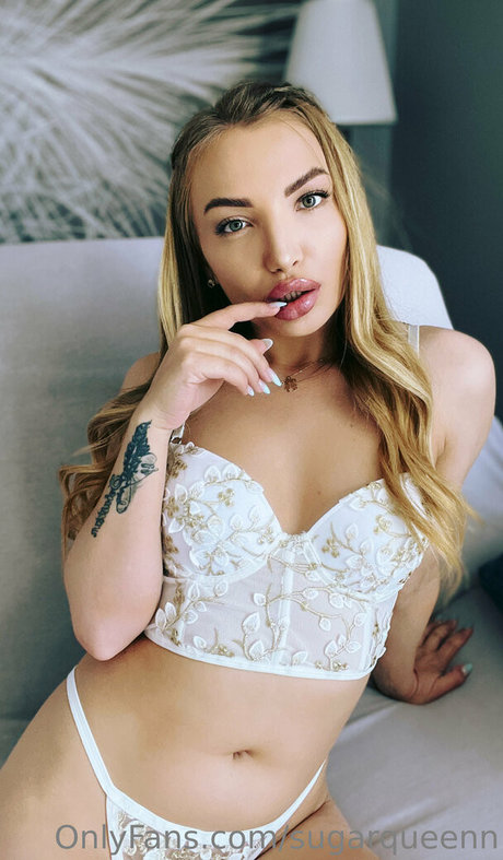 お尻を広げるオンリーファンズ ヌード 写真