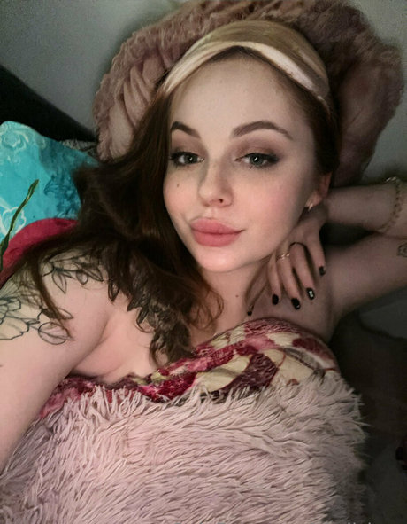 オープンレッグオンリーファン セクシー裸 写真