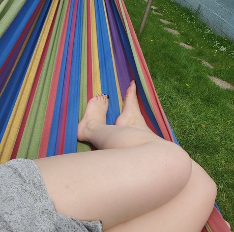 レイヴン・オンリーファンズ ヌード 画像