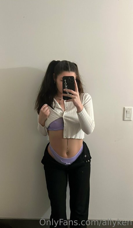 金髪の筋肉オンリーファンズ アダルト無料 画像