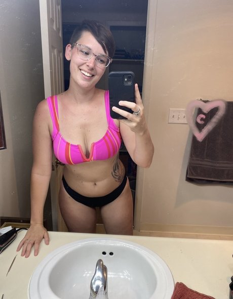 小柄な足オンリーファンズ セクシーヌード 写真