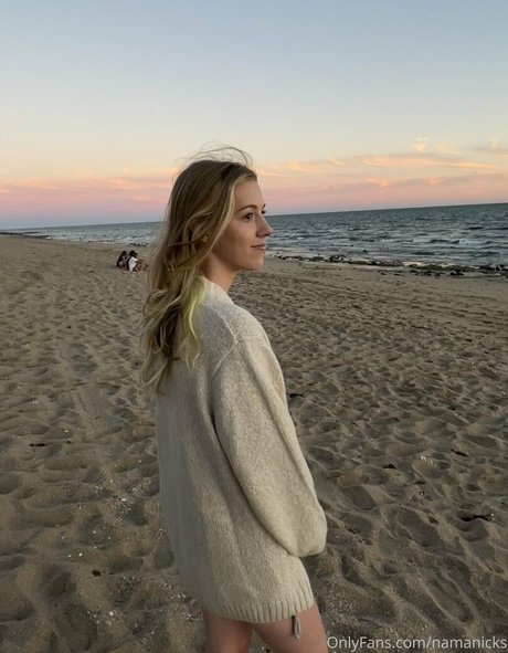 ぽっちゃりブロンドのオンリーファンズ ホット 画像