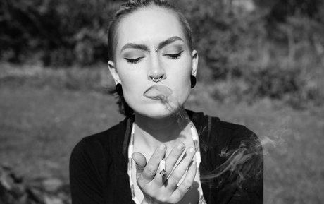 ヌード熟女オンリーファンズ 無料ヌード 画像