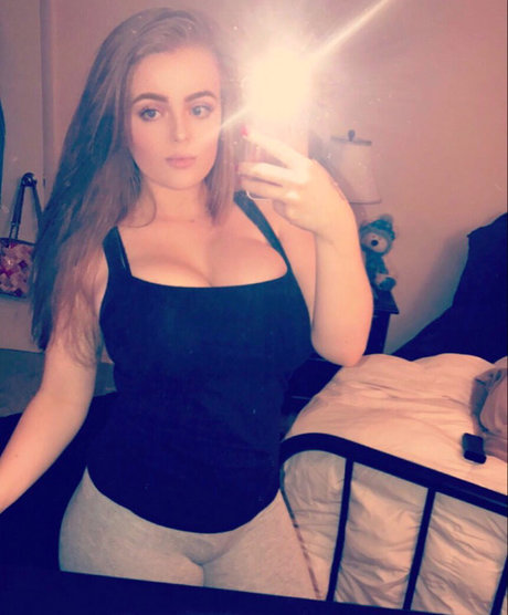 イギリスのおばあちゃんオンリーファンズ ホットセックス 写真