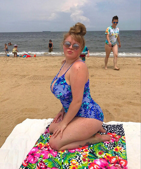 playwithtayyy xxx女優 画像