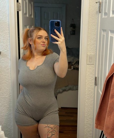 フェラチオ ティーン オンリーファンズ セクシー裸 画像