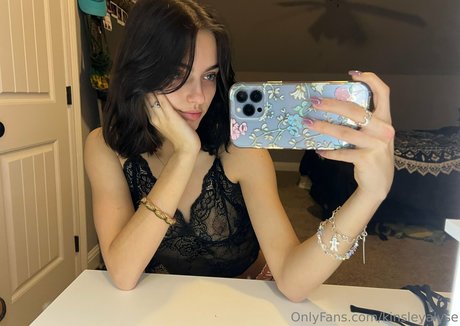 kinsleyalyse アート女優 アーカイブ