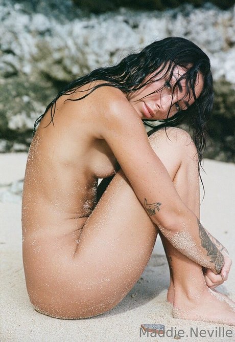 Maddie Neville ポルノモデル 画像