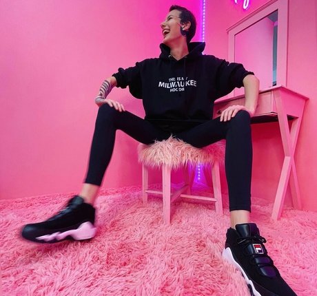 レズビアンマッサージオンリーファンズ ホット 写真