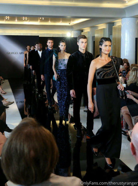 黒髪の熟女オンリーファンズ 無料 写真