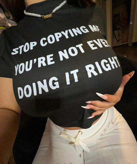 ブラジルのアナルオンリーファンズ セクシーヌード 写真