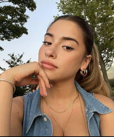 Angieespinozzza ポルノスター 写真