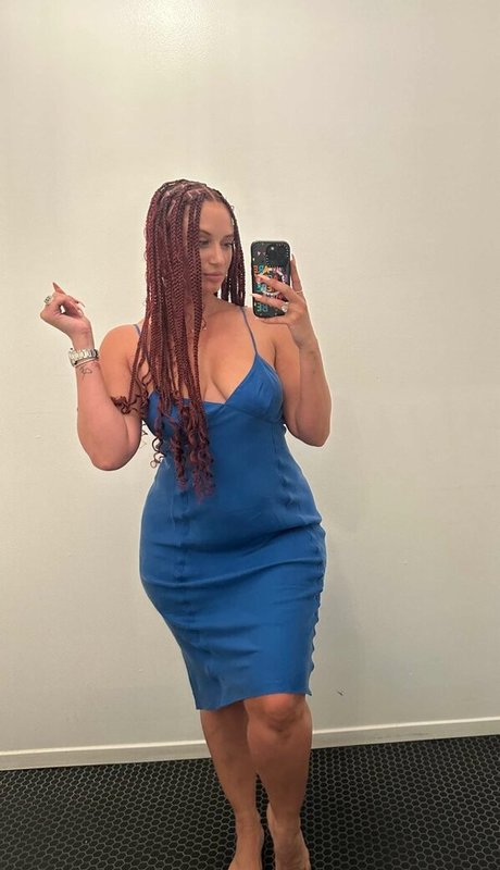 Yesjulz ポルノ女優 画像