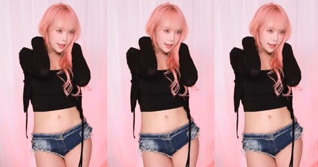 ウェイトレスオンリーファンズ えろ 画像