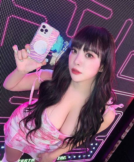 心理学者オンリーファンズ セクシーヌード 写真