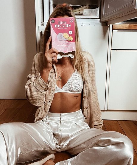 Danni Menzies ヌードモデル 写真